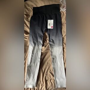 Black/ White Zyia leggings size s